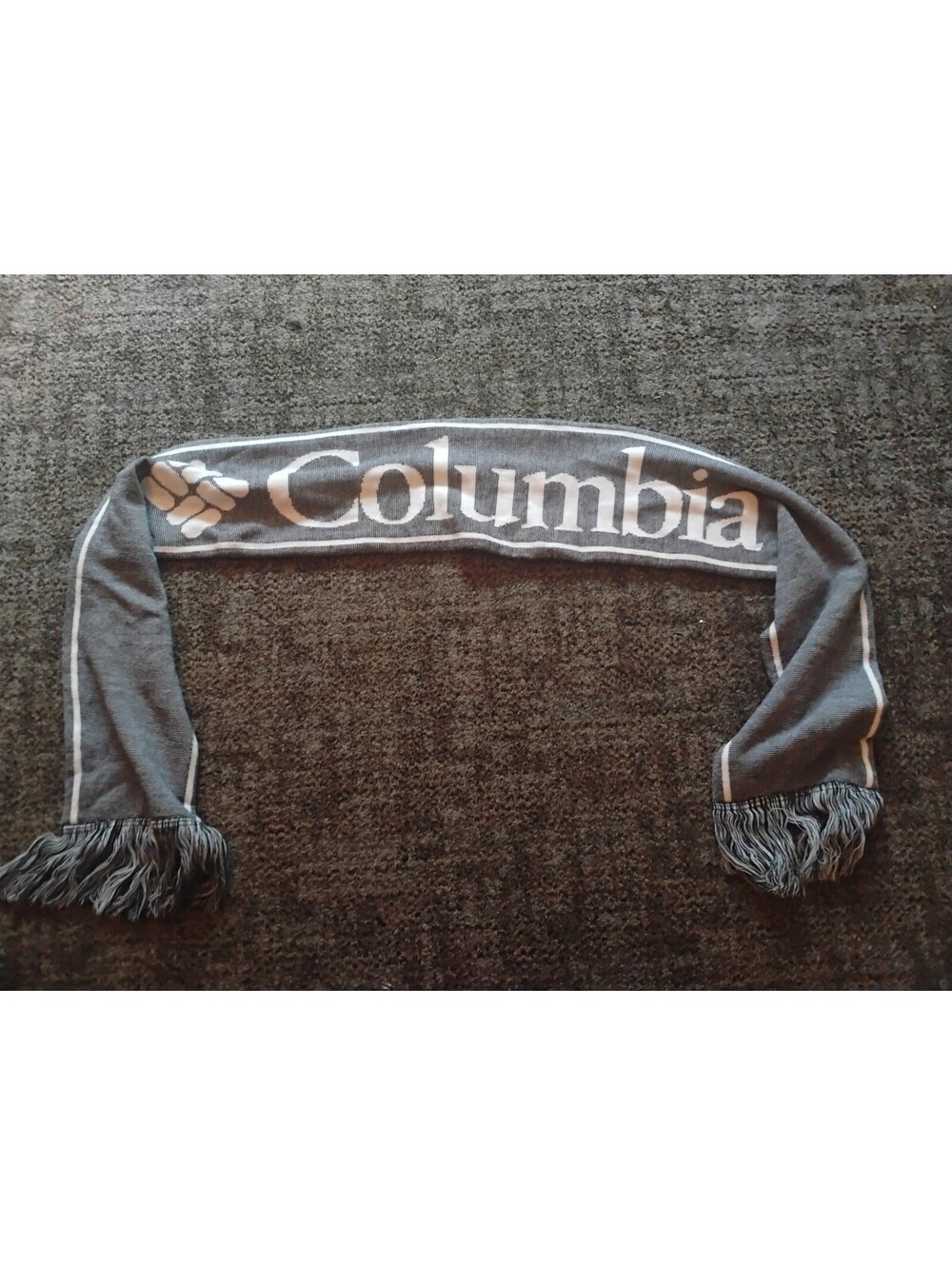 Columbia Men's Gray Knit Scarf with Logo and Fringe